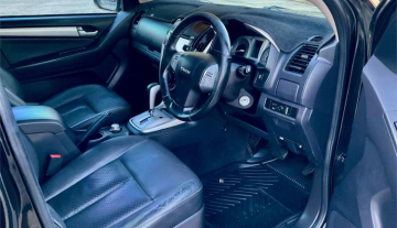 black isuzu mux 6.jpg